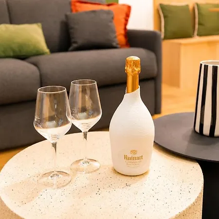 Apartment Bright & Chic I Walk To Eiffel Tower I Location Close To Metro