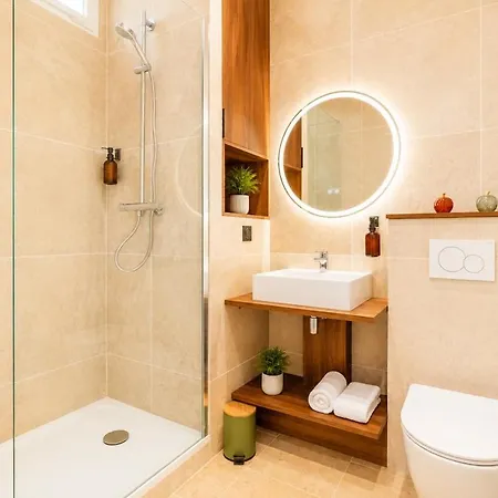 Apartment Bright & Chic I Walk To Eiffel Tower I Location Close To Metro Paris